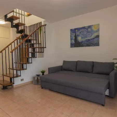 Comfort Penthouse - Private Parking, Wi-fi Lägenhet *